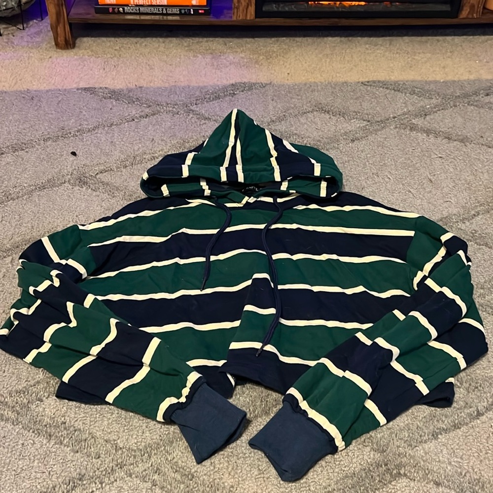 Women’s Crop Hoodie.